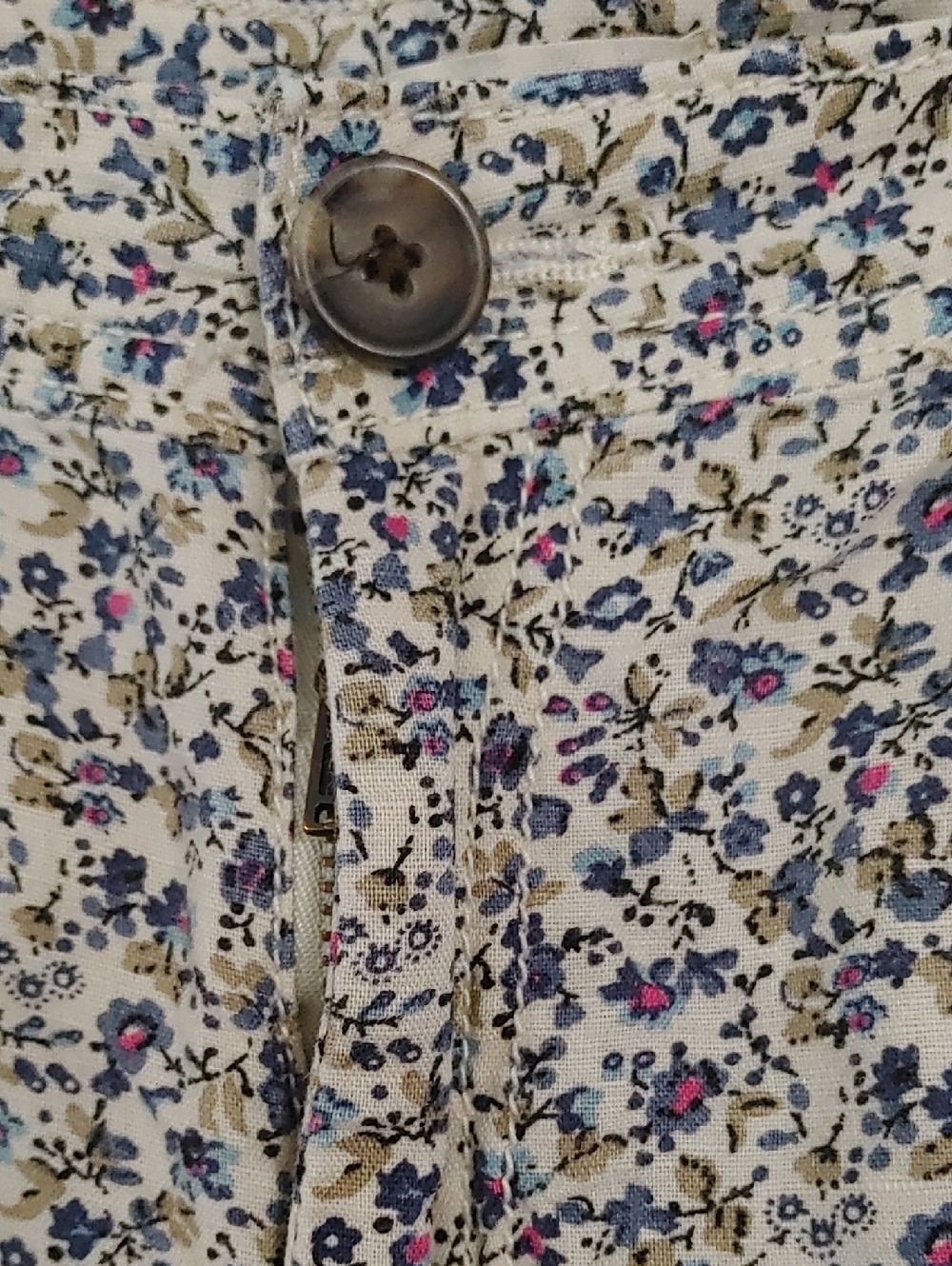 aerie Capris Floral Print on White Pants Rolled Cuff Women's Size 8/10 Casual - Picture 5 of 7